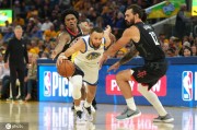 库里36+9+7巴特勒伤停 勇士逆转火箭总分2-1